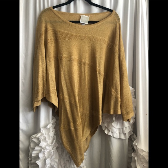 Sweaters - 😊SOLD😊 Beautiful lightweight poncho